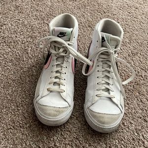 White blazers. Nike size 8. Details in pink and purple.